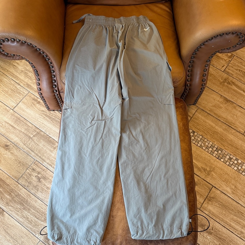 Nike Swoosh Women's High Rise Woven Cargo Trousers Sz Small Dark Stucco Sail - Picture 7 of 10